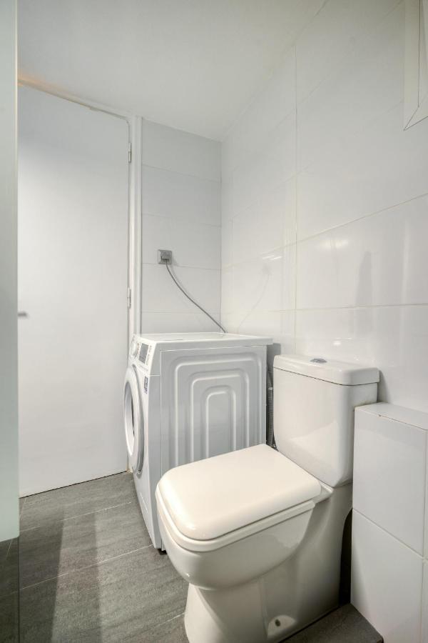 Elegant Light Two Bedroom Apartment In City Center Афіни Екстер'єр фото